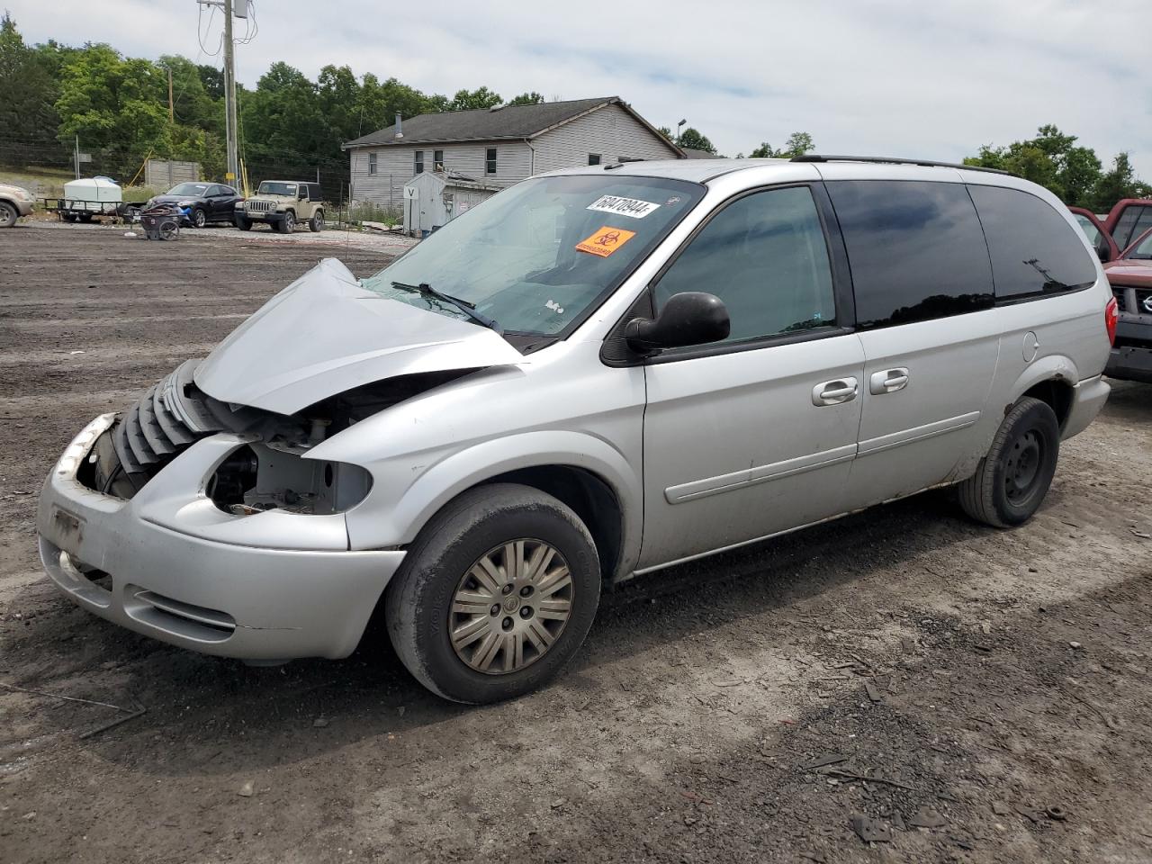 2007 Chrysler Town & Country LX, VIN 2A4GP44R27R298328 — Front end