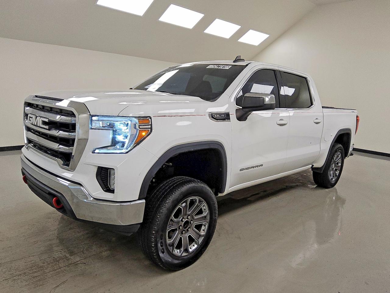 2020 GMC Sierra 1500 SLE, VIN 3GTU9BED7LG239866 — Minor dents and scratches
