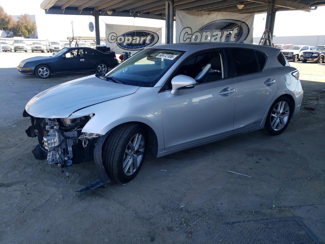2015 Lexus CT 200h, VIN JTHKD5BH3F2213744 — Front end