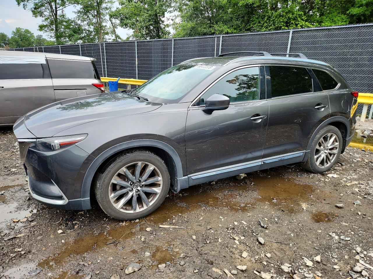 2016 Mazda CX-9 Grand Touring, VIN JM3TCBDY0G0114212 — Side
