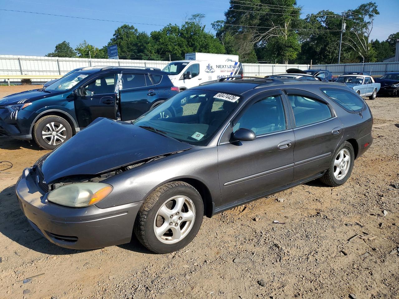 2004 Ford Taurus SE, VIN 1FAFP58U44A130380 — Front end