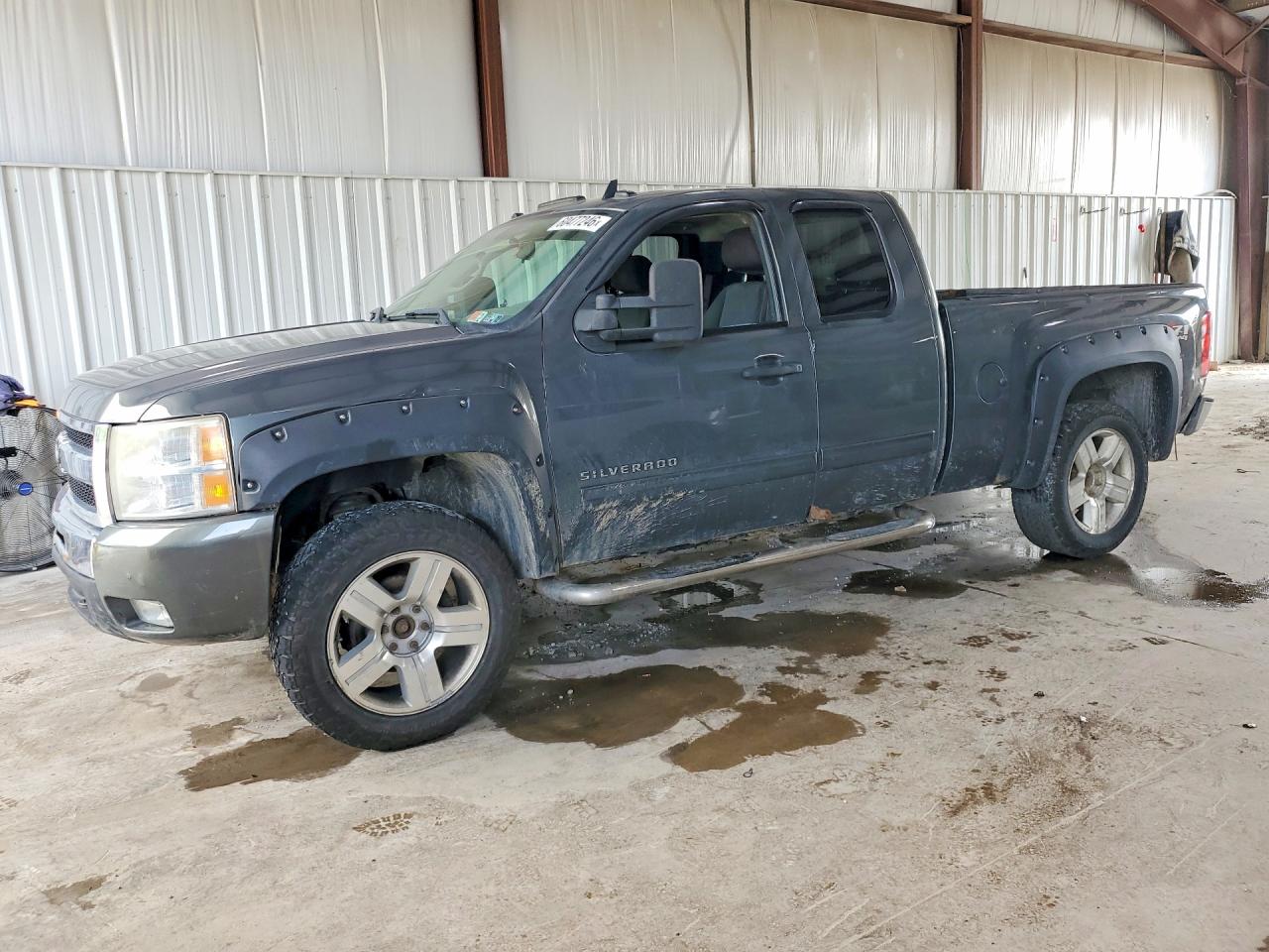 2011 Chevrolet Silverado 1500 LT, VIN 1GCRKSE39BZ445576 — Бок