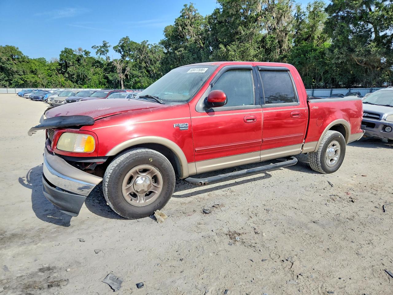 2002 Ford F-150 XLT, VIN 1FTRW07L52KE19703 — Front end