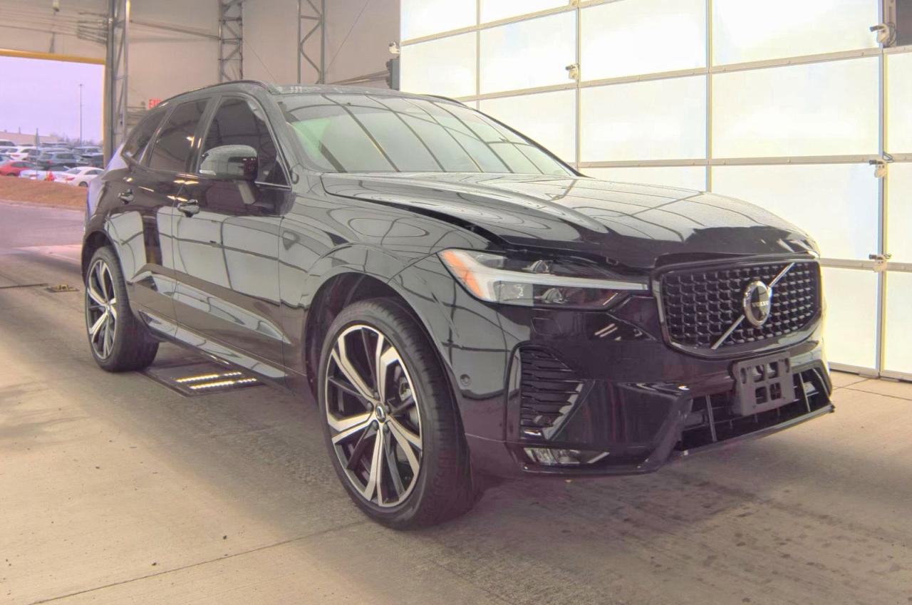 2024 Volvo XC60 Ultimate Dark Theme, VIN YV4L12RM5R1801281 — Фото с аукциона