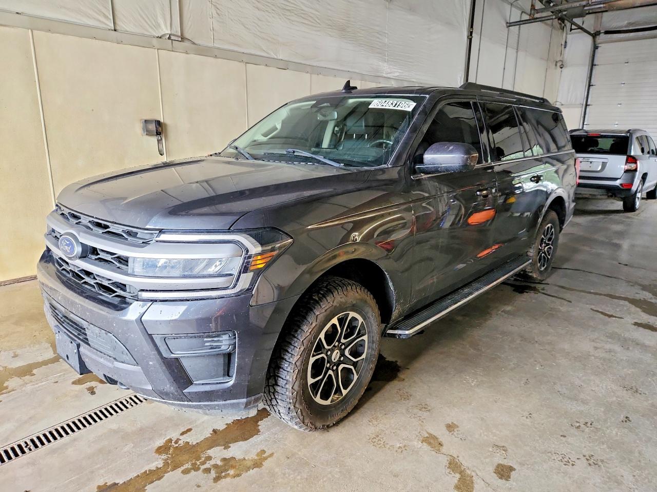 2023 Ford Expedition Max XLT, VIN 1FMJK1J83PEA14928 — Normal wear