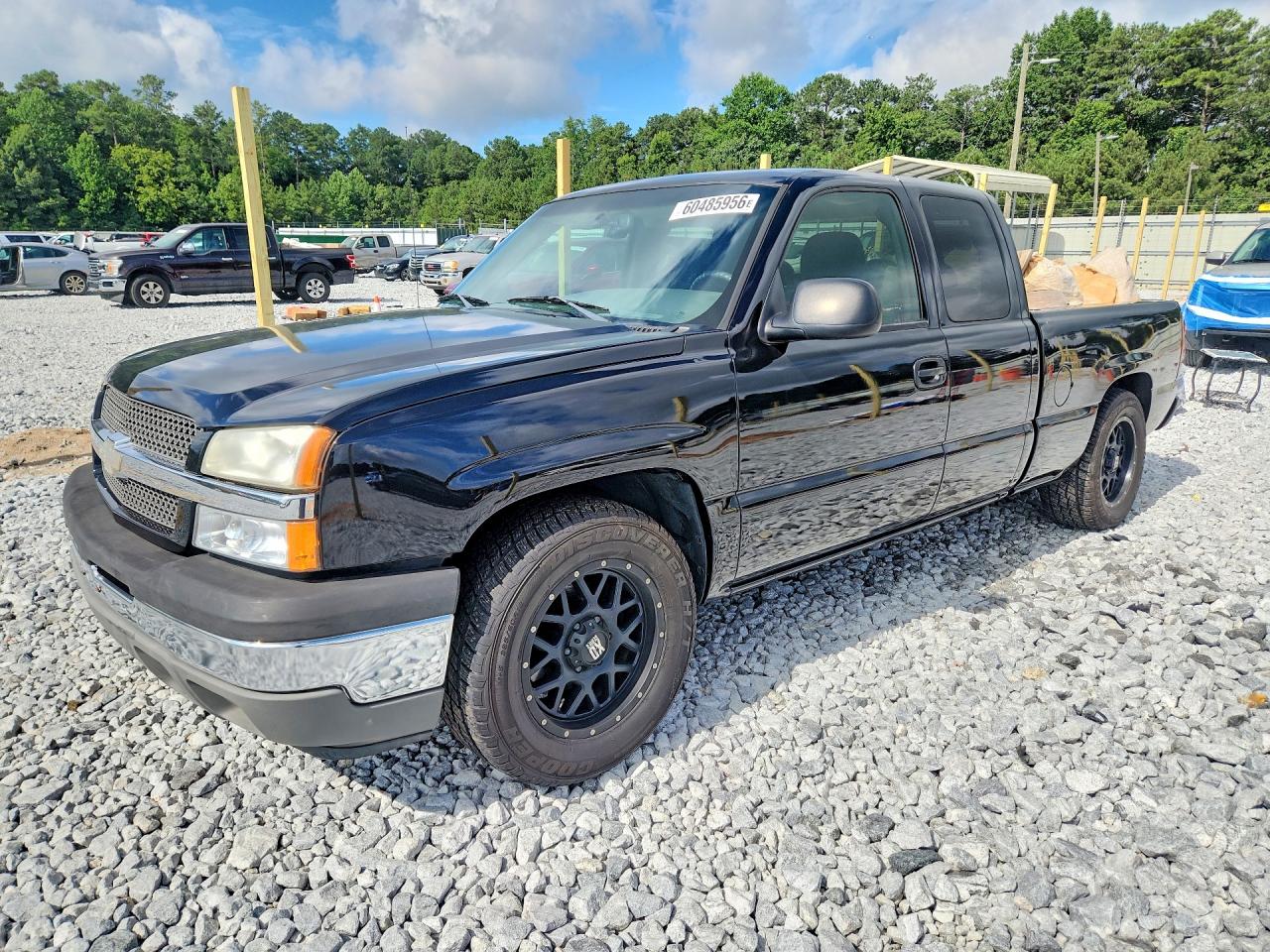 2005 Chevrolet Silverado 1500 LS, VIN 2GCEC19T551269008 — Бок
