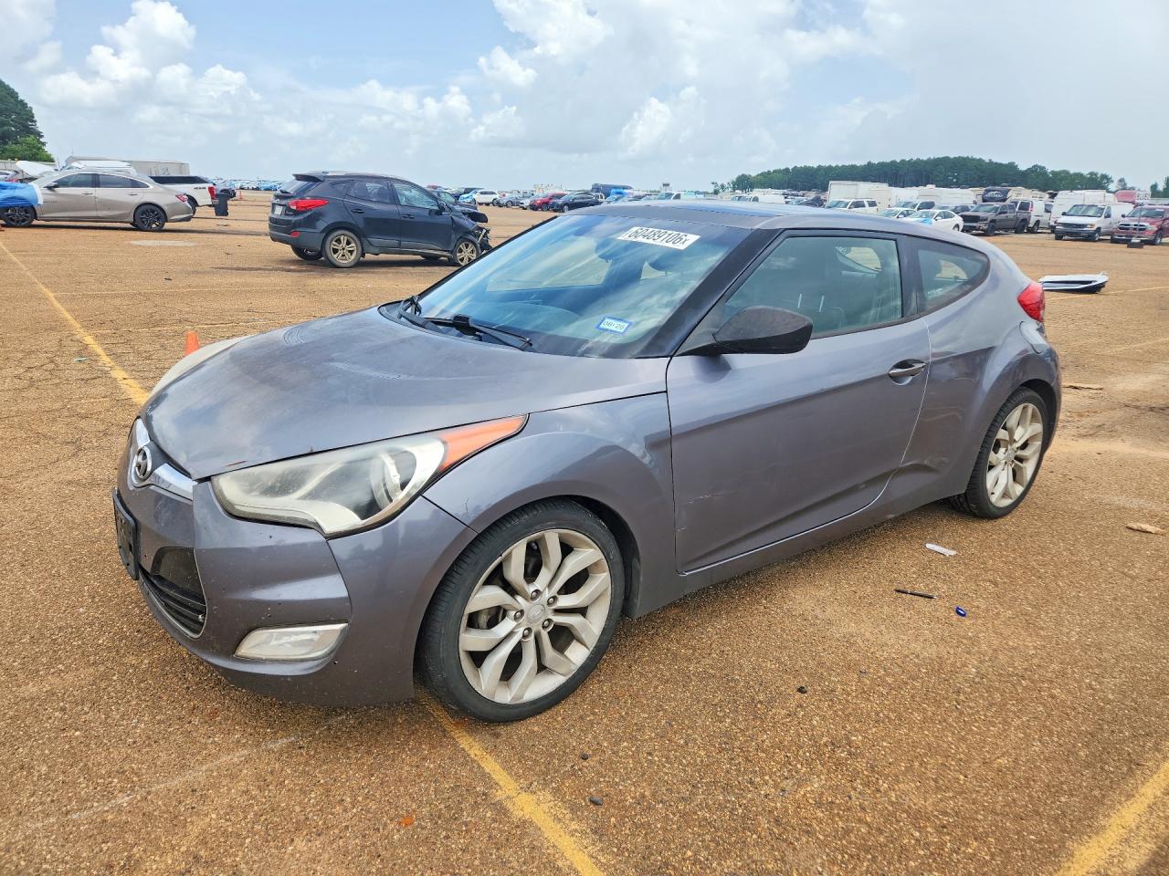 2013 Hyundai Veloster w/Gray Int, VIN KMHTC6AD1DU145504 — Front end
