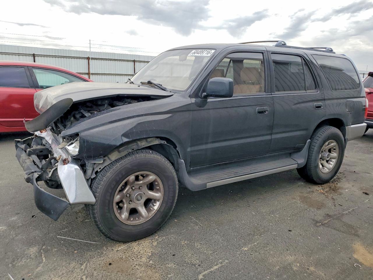 1997 Toyota 4Runner SR5, VIN JT3GN86R7V0044447 — Front end