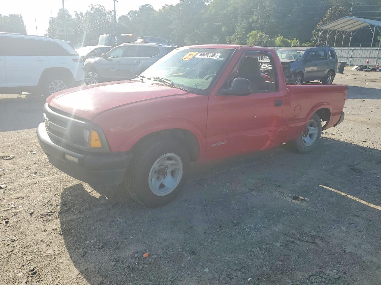 1995 Chevrolet S-10, VIN 1GCCS1447S8203305 — Side
