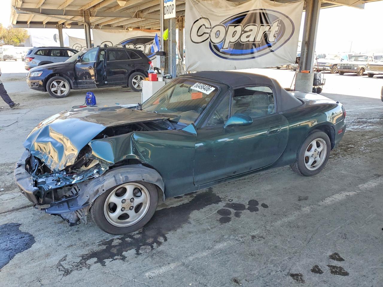 1999 Mazda MX-5 Miata, VIN JM1NB3536X0103051 — Front end
