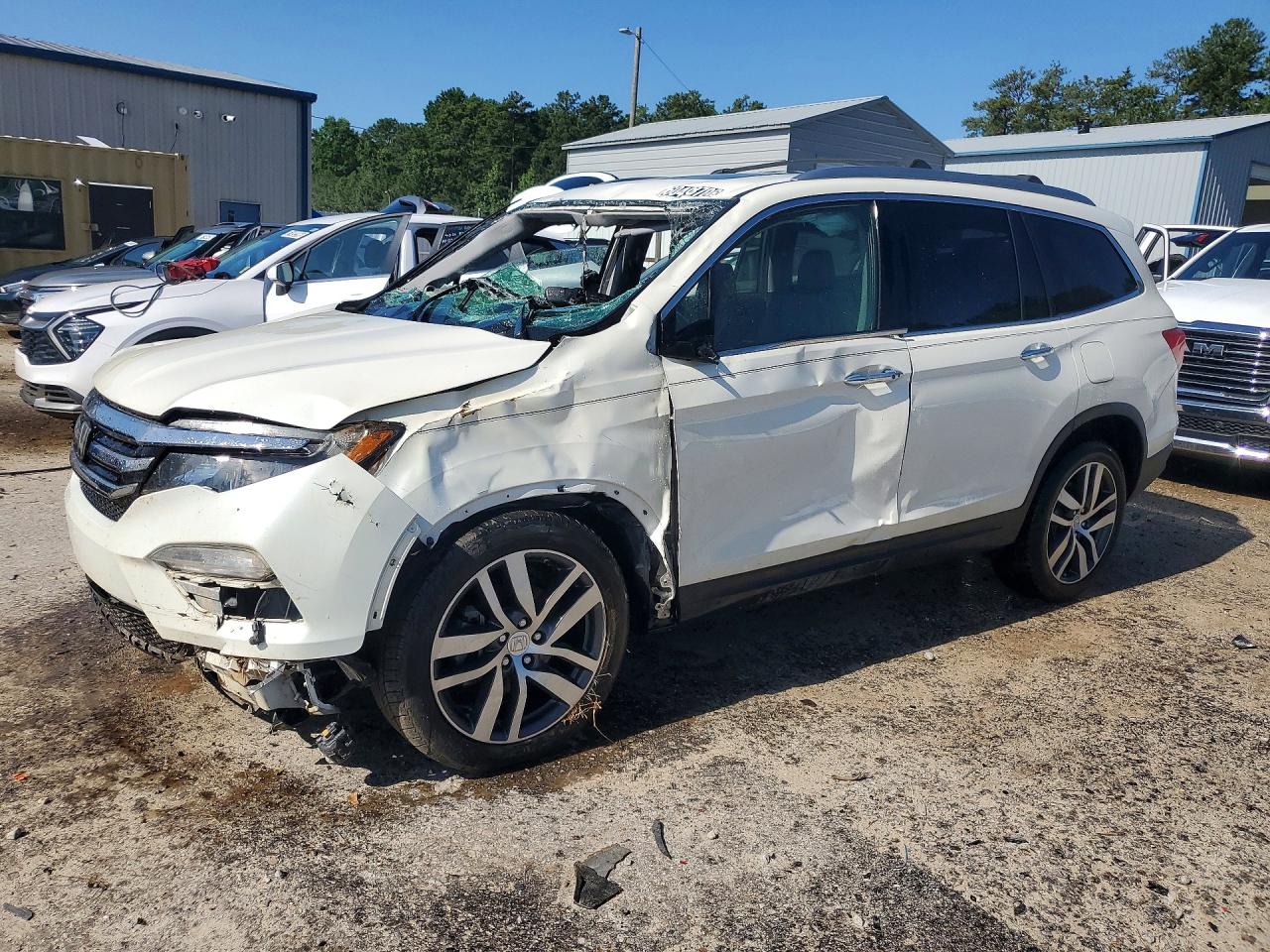 2018 Honda Pilot Touring, VIN 5FNYF5H92JB003003 — Перед