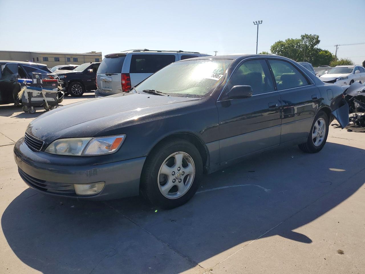 1997 Lexus ES 300, VIN JT8BF22G8V5010135 — Зад