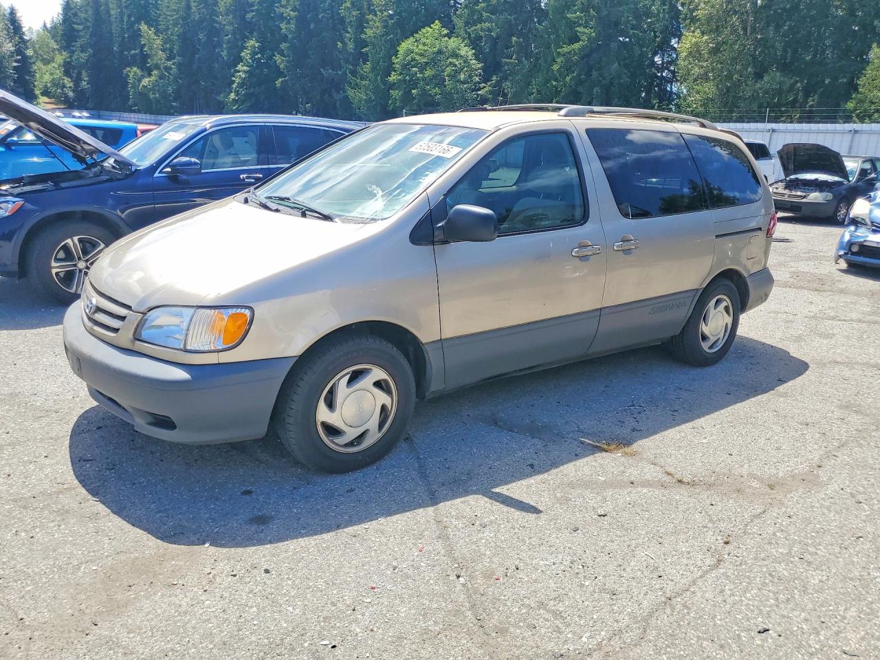 2001 Toyota Sienna LE, VIN 4T3ZF13C41U355185 — Front end