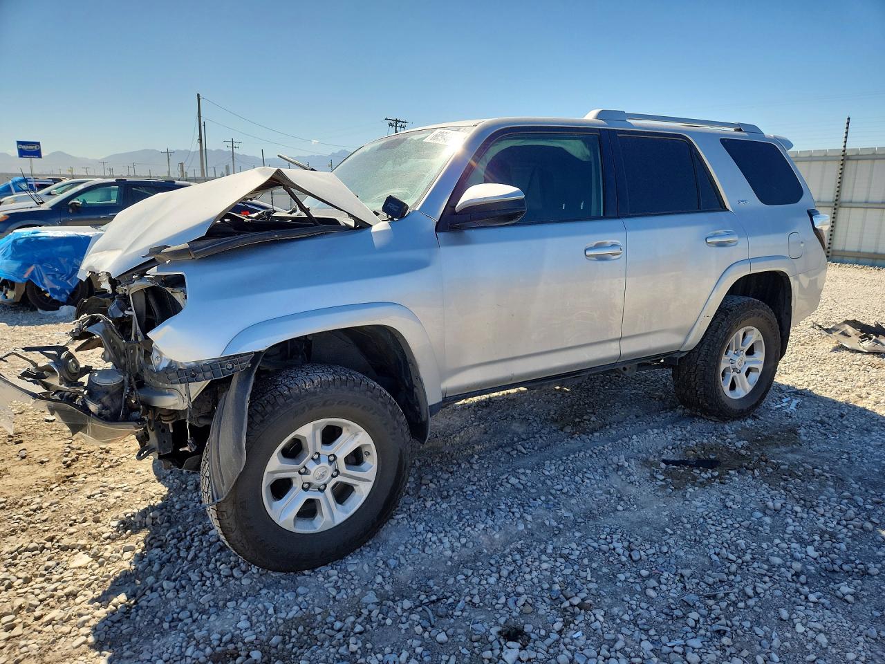 2018 Toyota 4Runner SR5 Premium, VIN JTEBU5JR9J5493104 — Перед