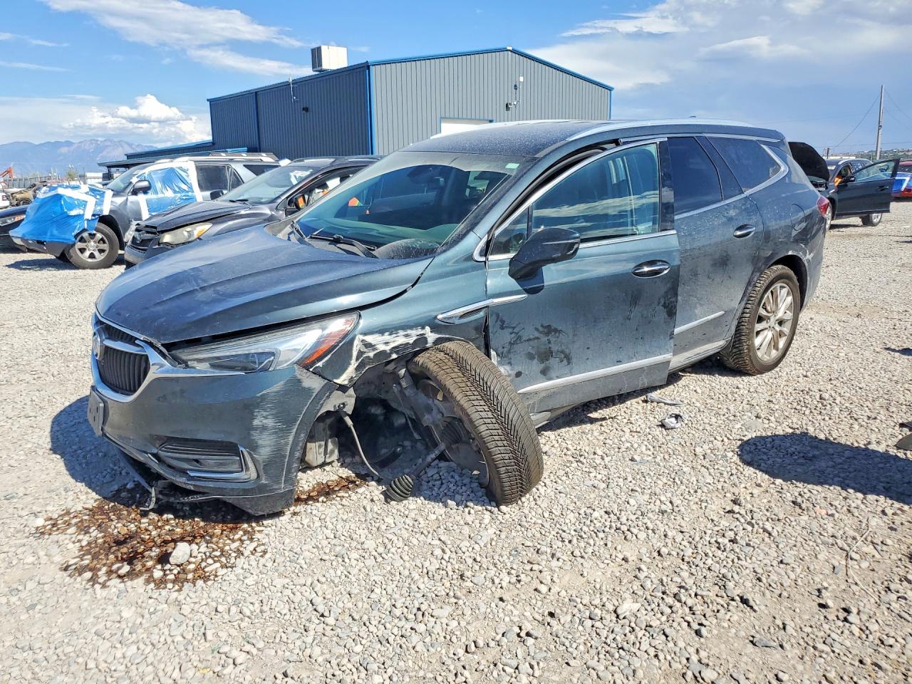 2018 Buick Enclave Essence, VIN 5GAEVAKW1JJ199801 — Перед