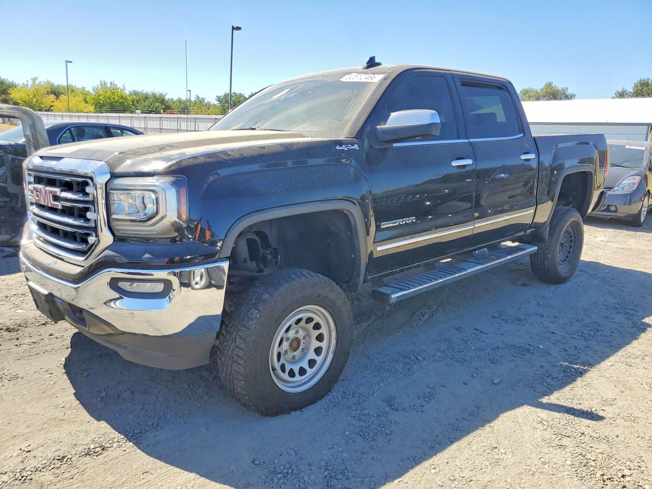2017 GMC Sierra 1500 SLT, VIN 3GTU2NEC1HG393462 — Side