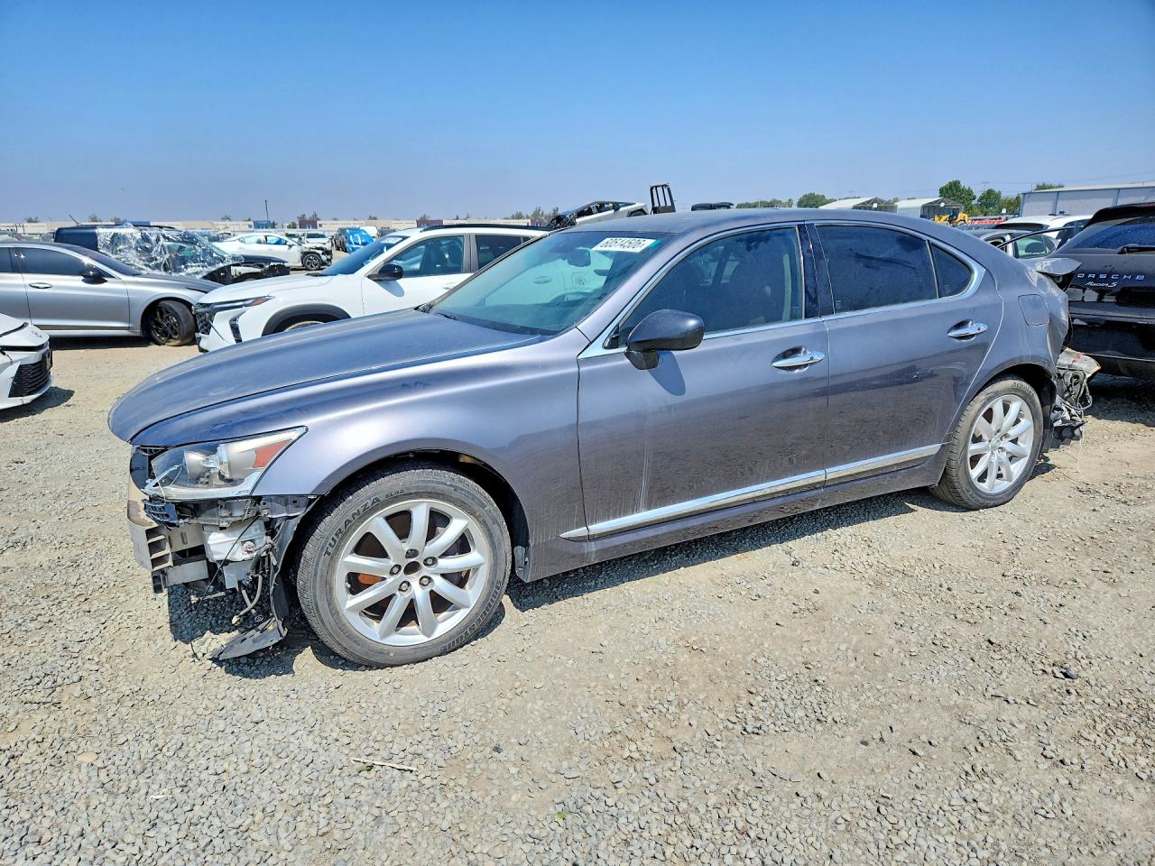 2013 Lexus LS 460, VIN JTHBL5EF0D5120480 — Rear end