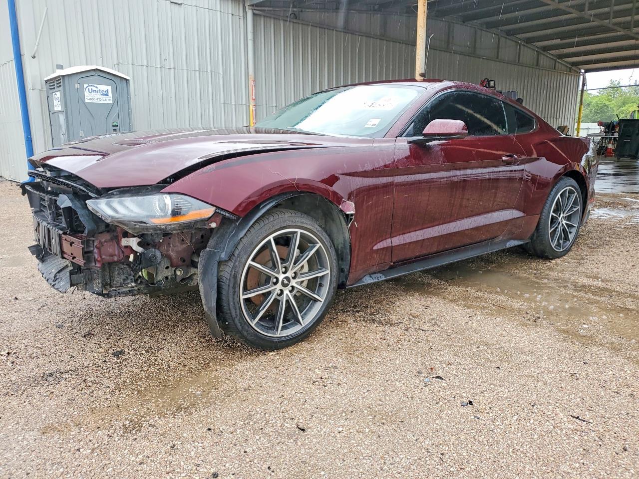 2018 Ford Mustang EcoBoost, VIN 1FA6P8TH5J5165087 — Перед