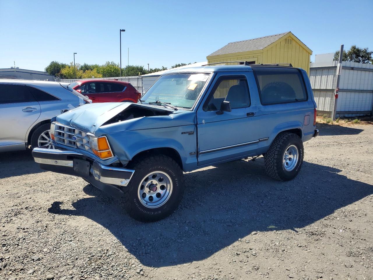 1989 Ford Bronco, VIN 1FMBU14T0KUA03687 — Front end