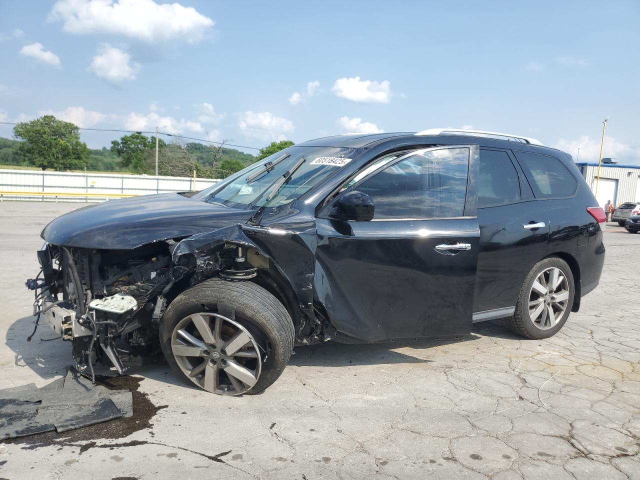 2013 Nissan Pathfinder Platinum, VIN 5N1AR2MN5DC636537 — Перед