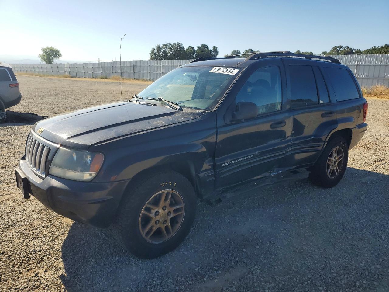 2004 Jeep Grand Cherokee Laredo, VIN 1J4GX48S24C370873 — Side