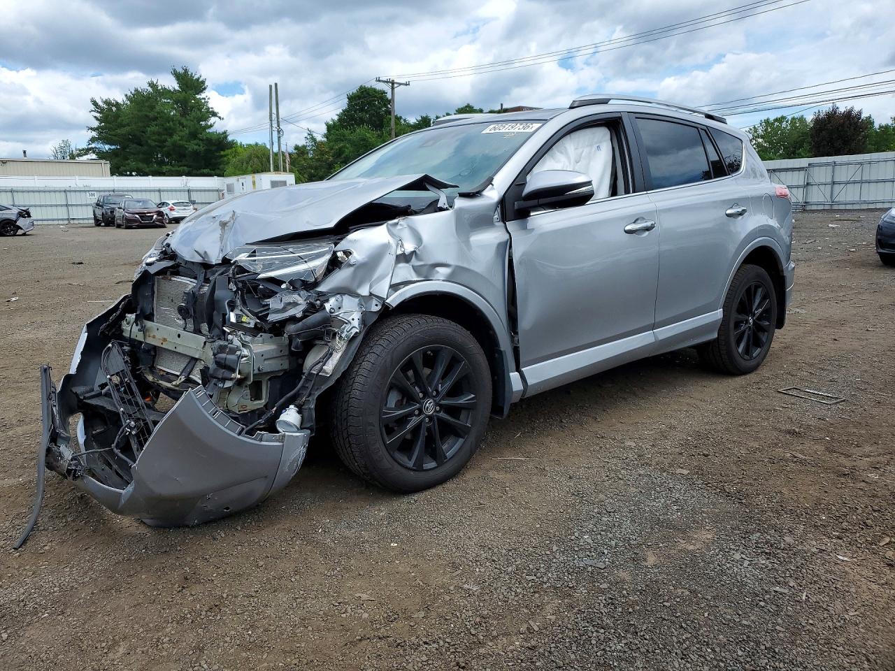2017 Toyota RAV4 Platinum, VIN 2T3DFREV1HW580214 — Front end