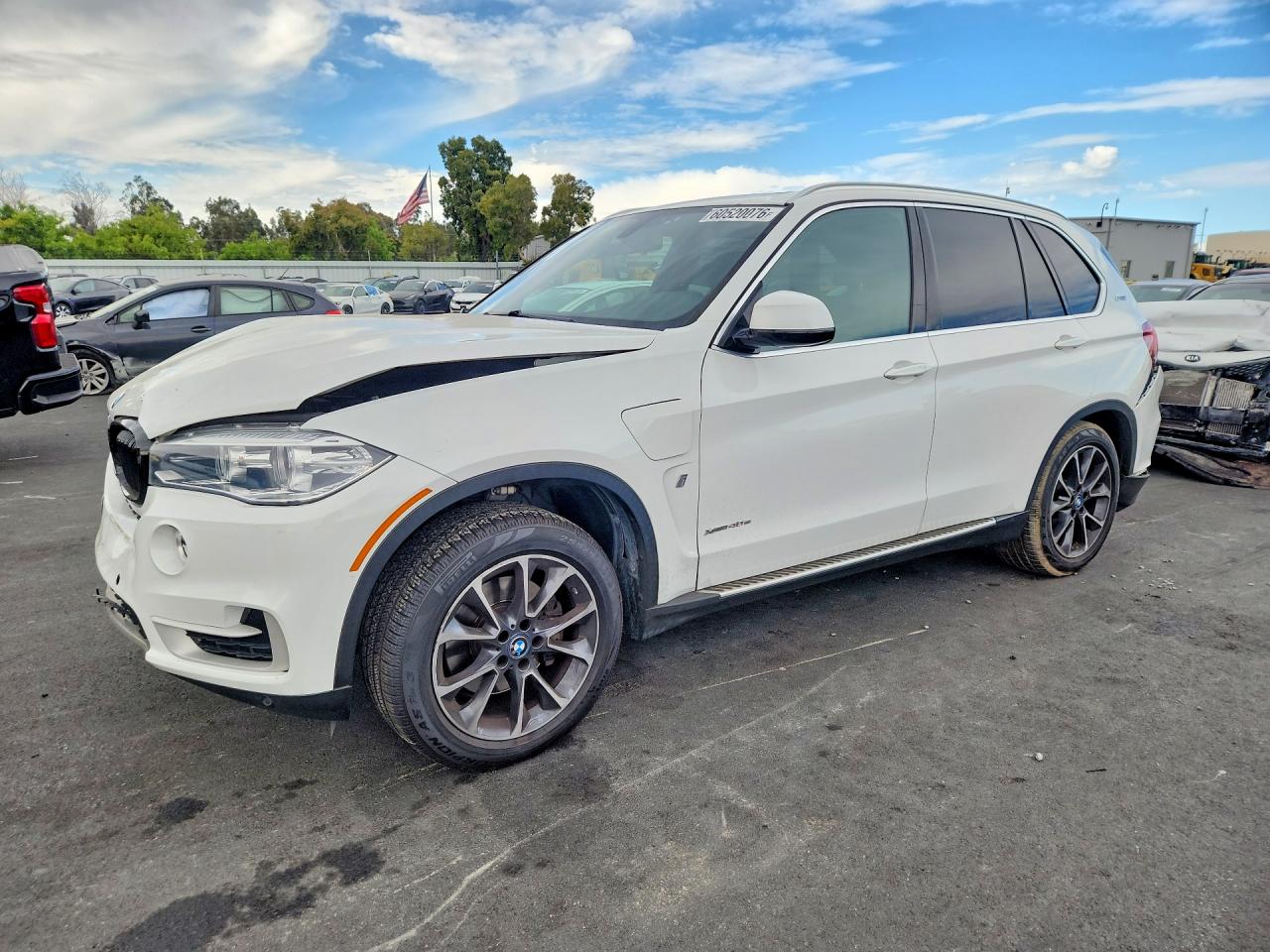 2018 BMW X5 xDrive40e, VIN 5UXKT0C52J0W03782 — Front end