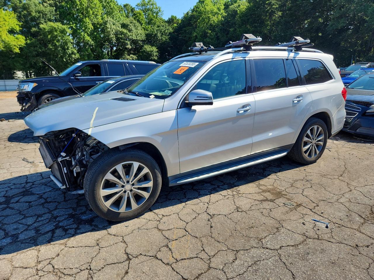 2016 Mercedes-Benz GL 450, VIN 4JGDF6EE0GA710569 — Front end