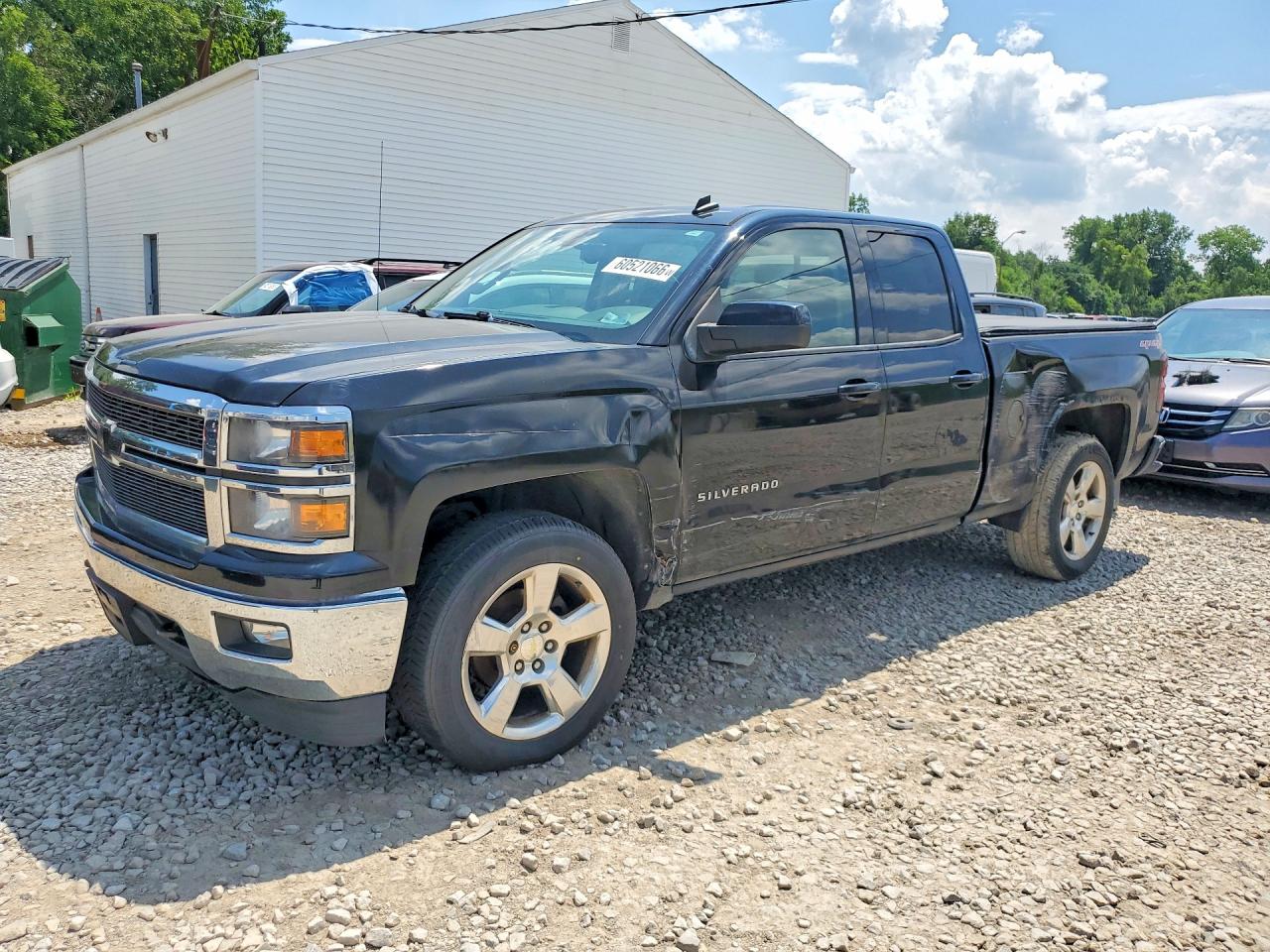 2014 Chevrolet Silverado 1500 LT, VIN 1GCVKREH4EZ343707 — Бок