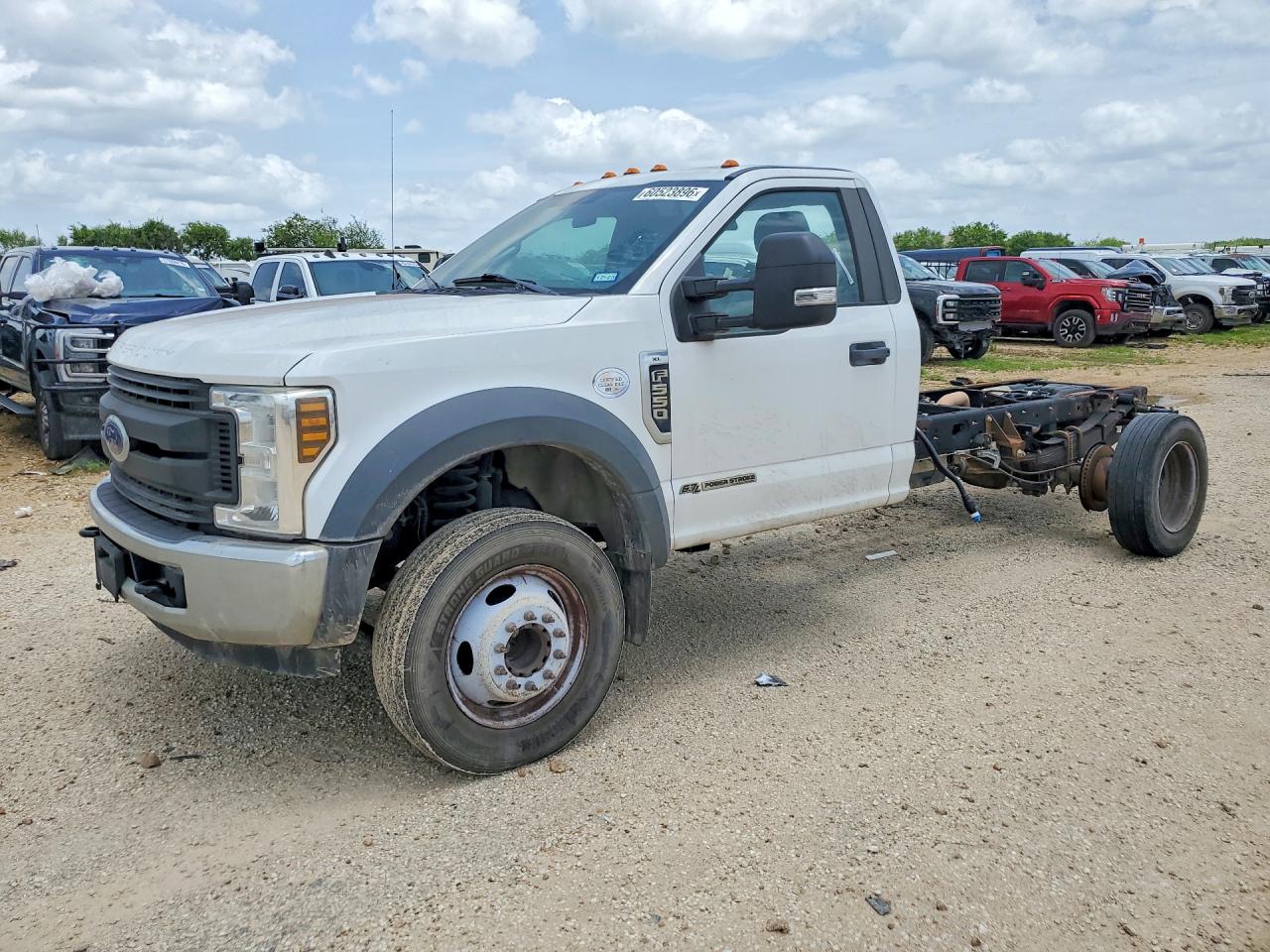 2019 Ford F-550 XL, VIN 1FDUF5GT4KEF21351 — Rear end