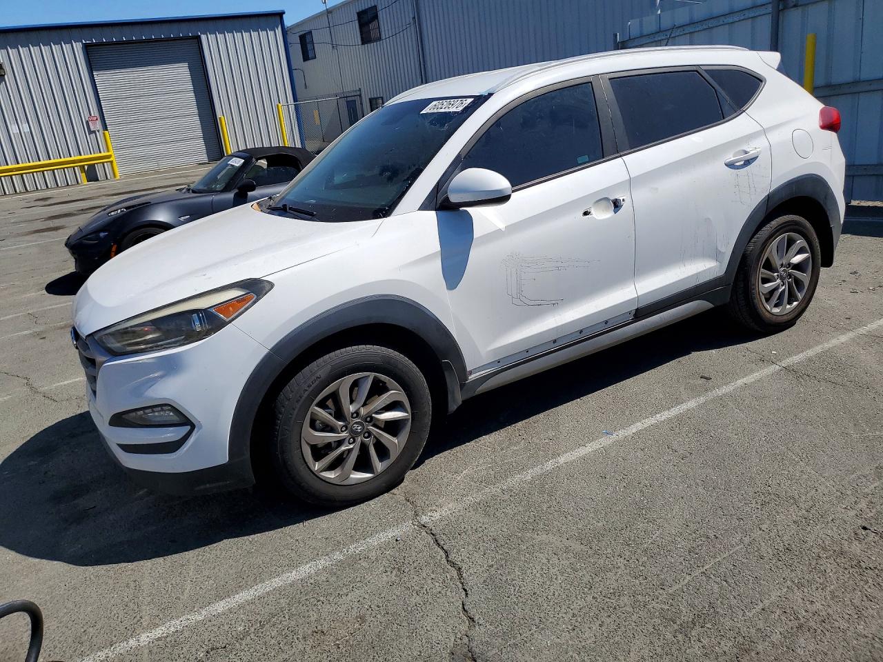 2017 Hyundai Tucson SE, VIN KM8J33A47HU283916 — Vandalism