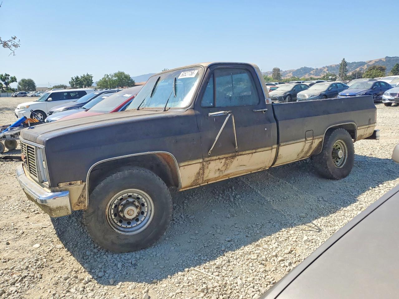 1985 GMC Sierra 2500, VIN 1GTGC24J1FJ510767 — Днище