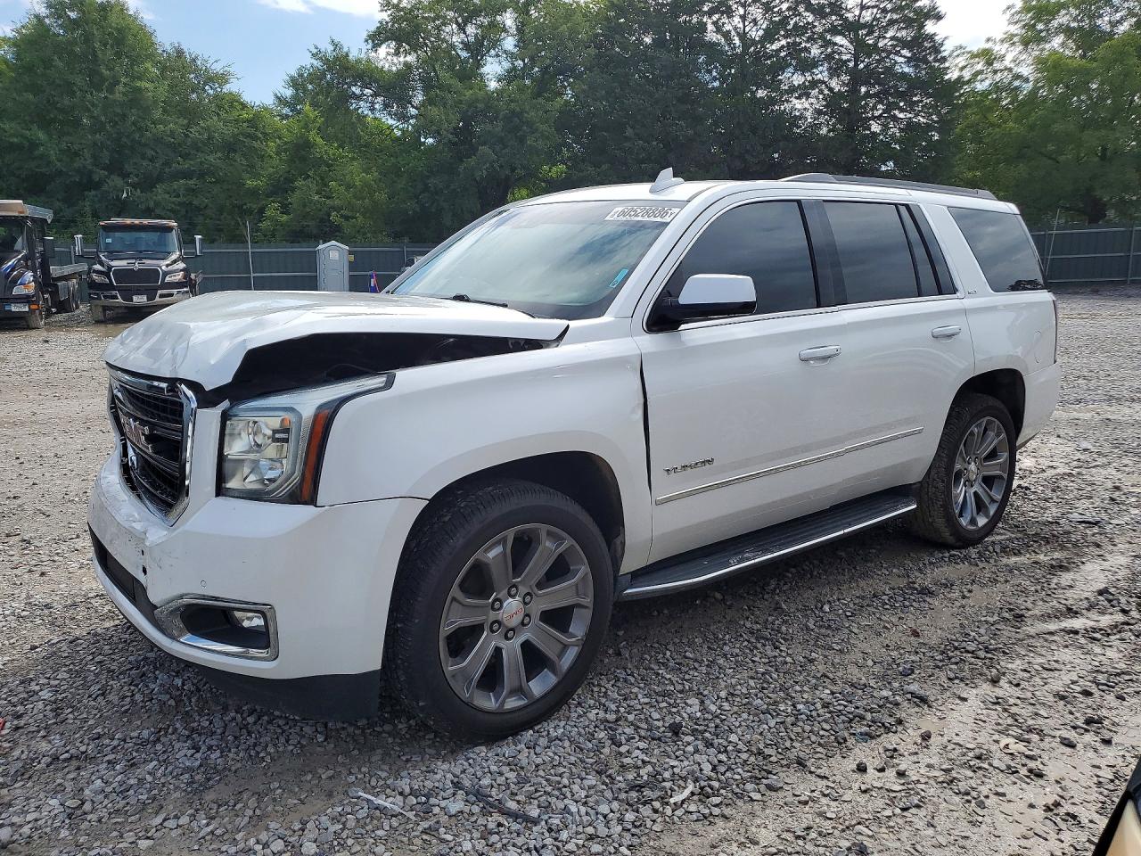 2018 GMC Yukon SLT, VIN 1GKS2BKCXJR312561 — Перед