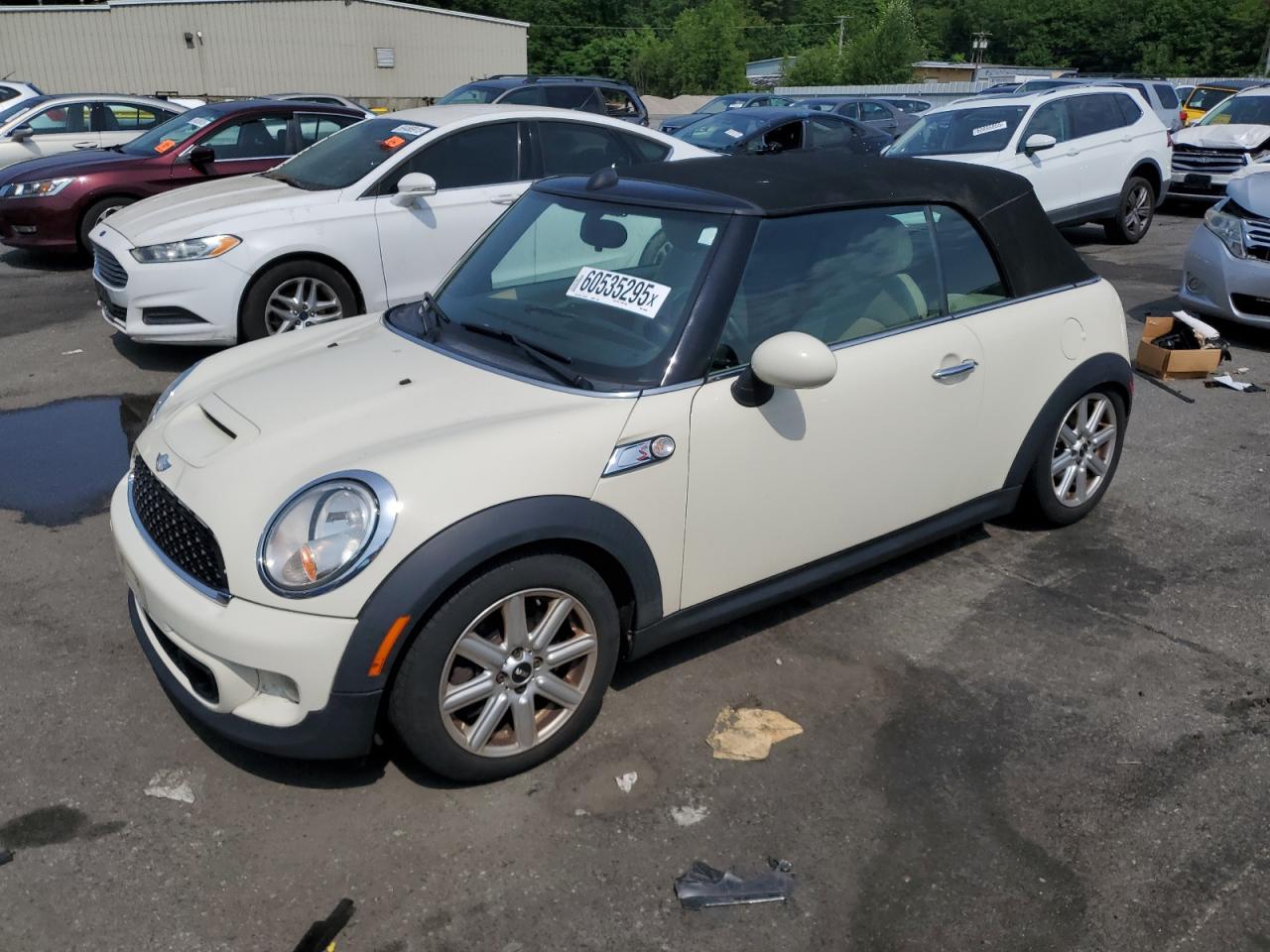 2012 MINI Convertible S, VIN WMWZP3C57CT249682 — Перед