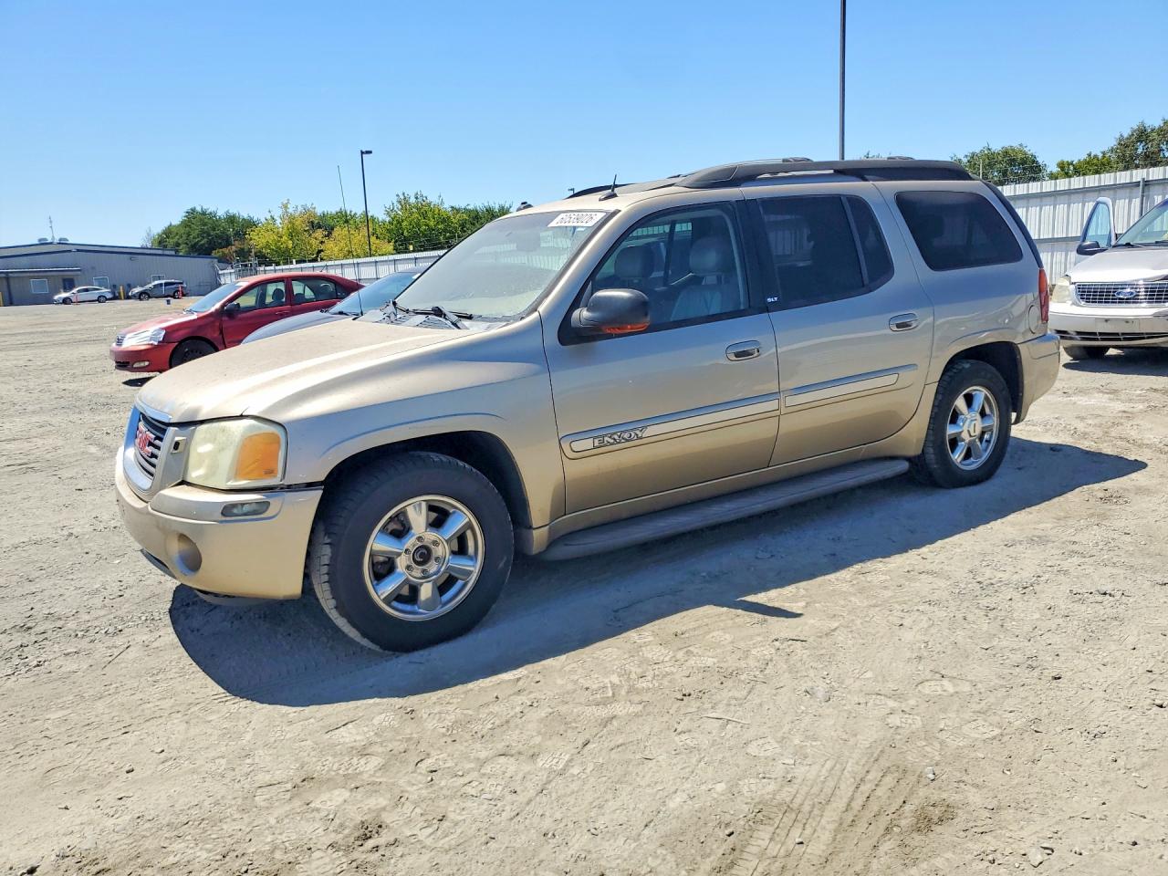 2004 GMC Envoy SLE, VIN 1GKET16S546164704 — Front end