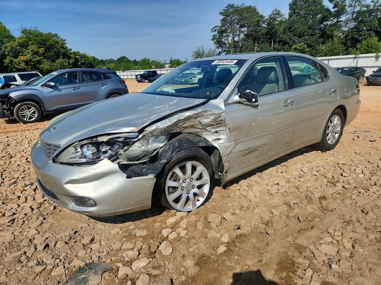 2004 Lexus ES 350, VIN JTHBA30G845018175 — Перед