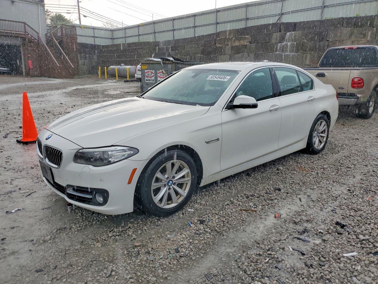 2015 BMW 5 Series 528i xDrive, VIN WBA5A7C54FD624143 — Minor dents and scratches