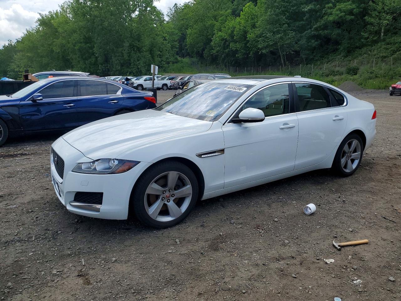 2017 Jaguar XF, VIN SAJBR4BN2HCY42624 — Minor dents and scratches