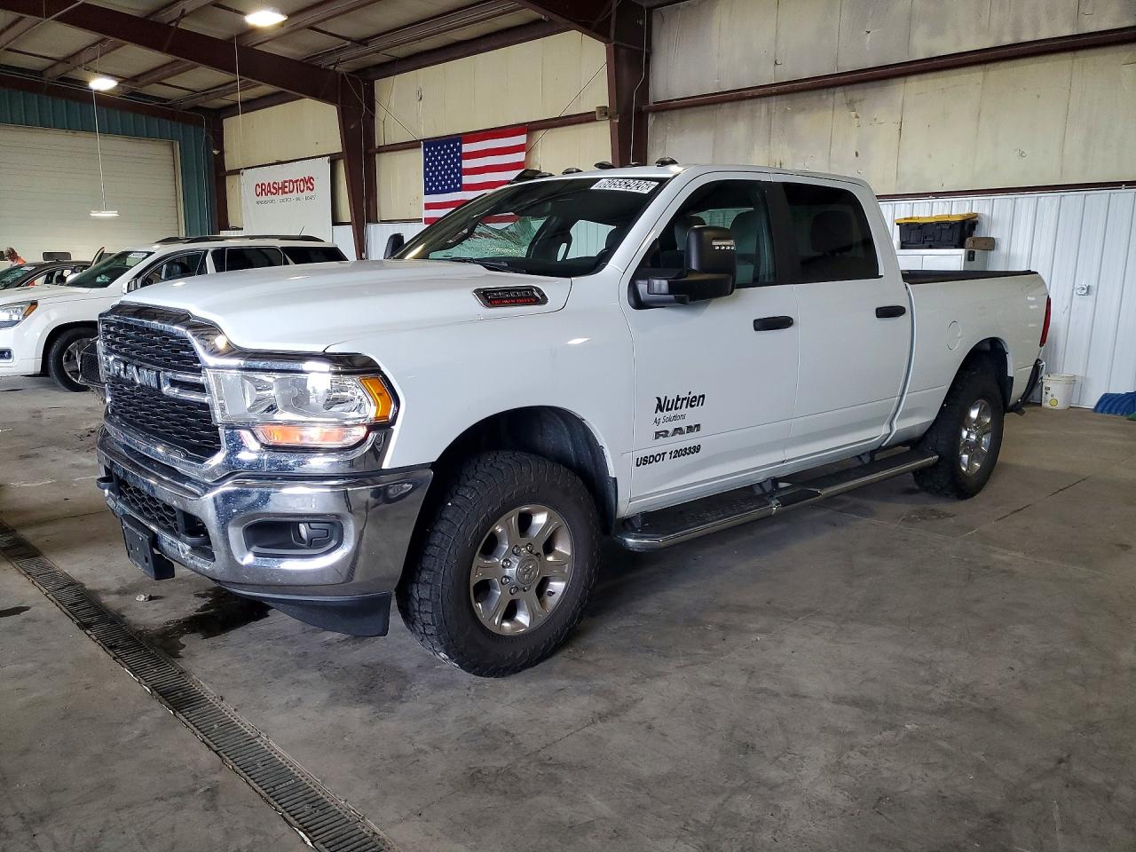 2024 Ram 2500 Big Horn, VIN 3C6UR5DJ5RG211332 — Roof