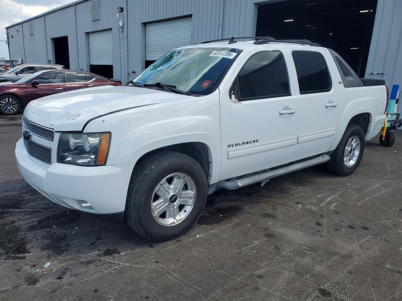 2012 Chevrolet Avalanche LT, VIN 3GNMCFE08CG118812 — Side