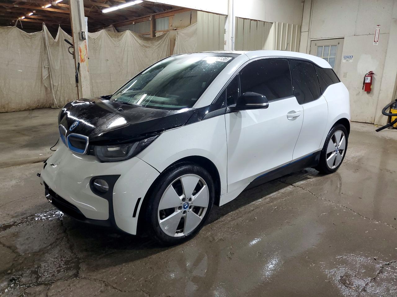 2016 BMW i3, VIN WBY1Z4C50GV508912 — Перед