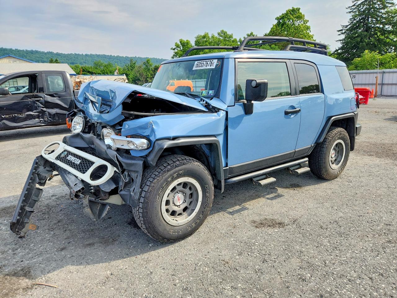 2014 Toyota FJ Cruiser, VIN JTEBU4BFXEK193867 — Front end
