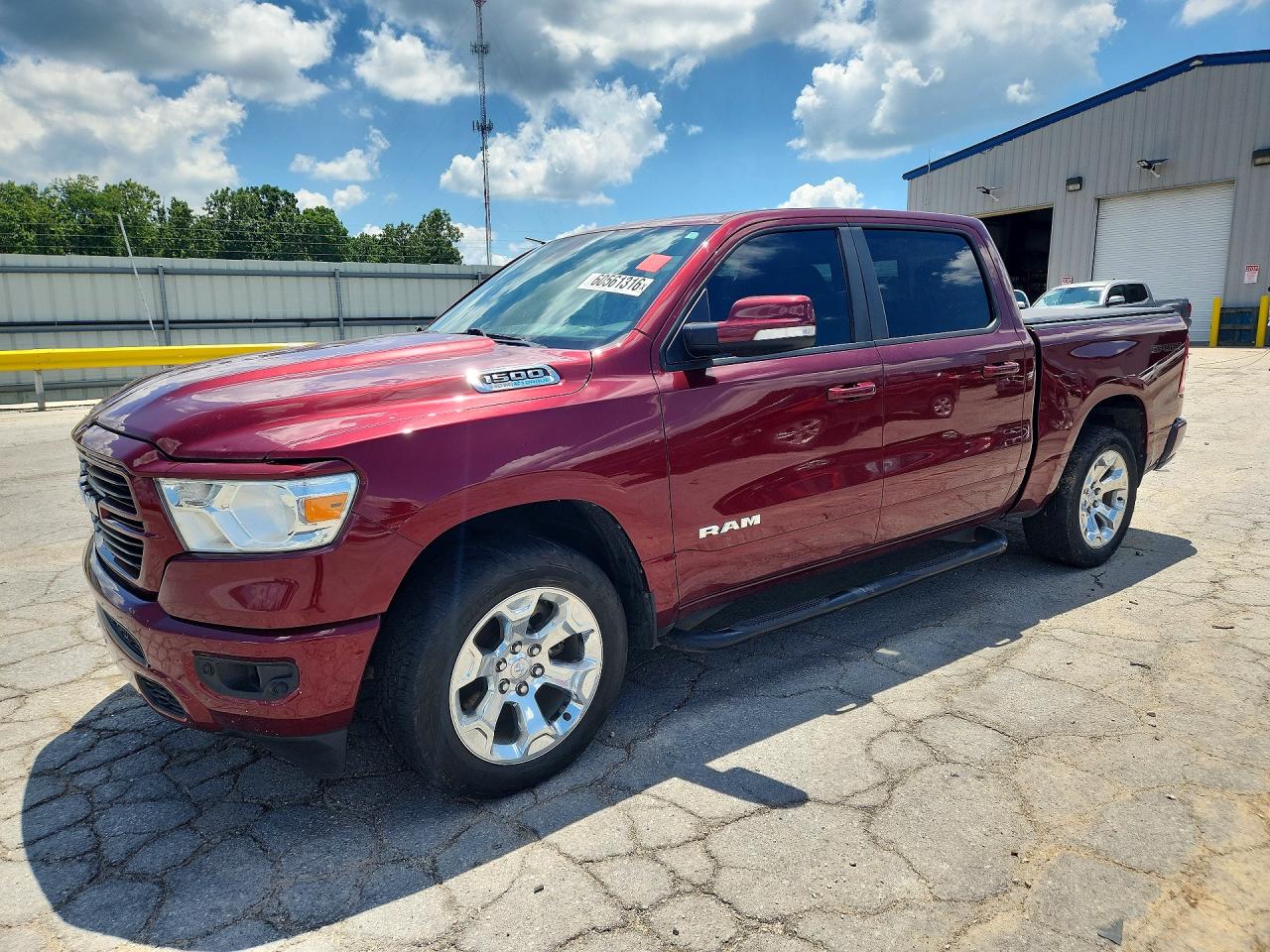 2021 Ram 1500 Big Horn, VIN 1C6SRFFTXMN695588 — Град