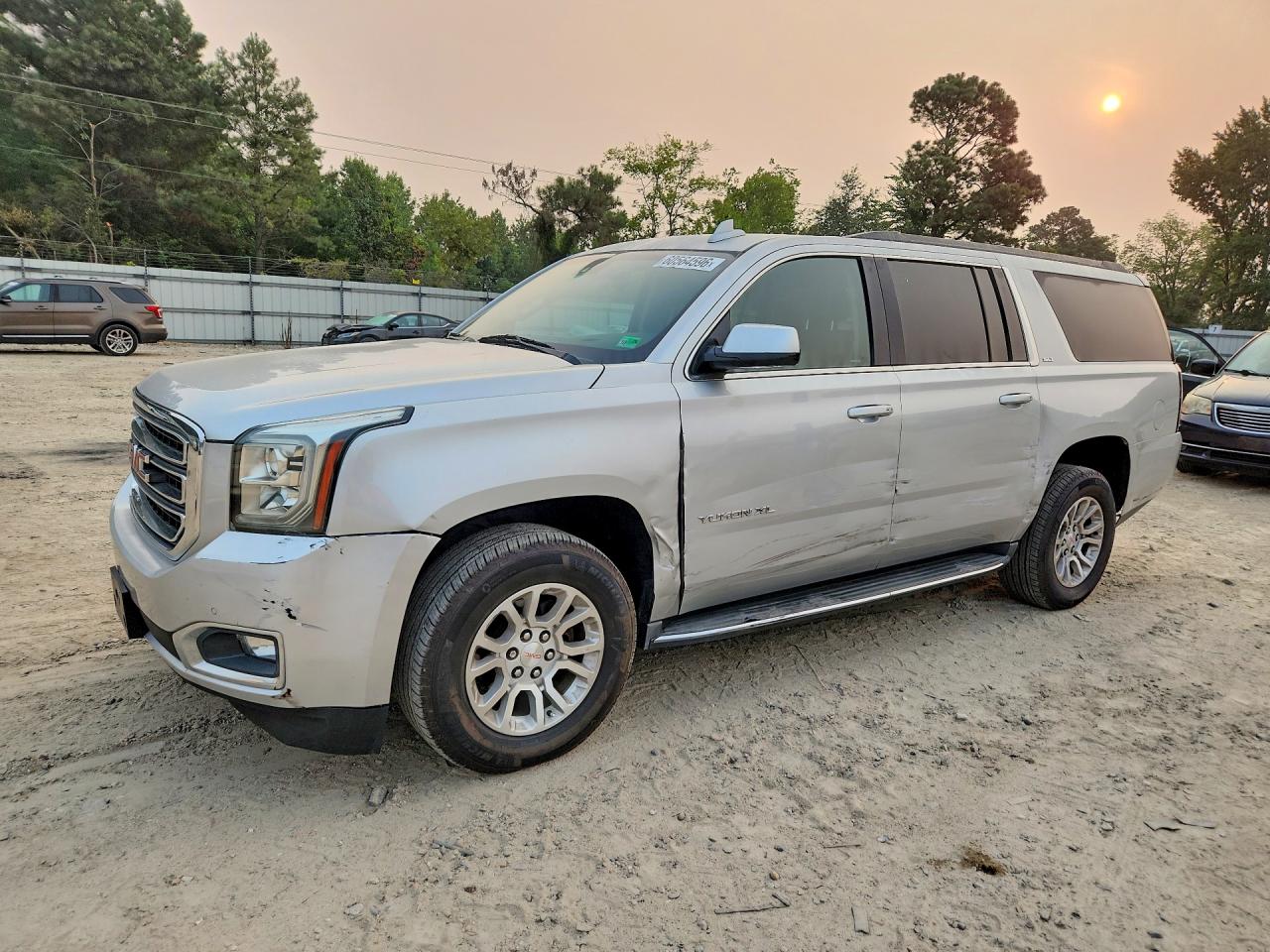 2017 GMC Yukon XL SLT, VIN 1GKS2GKC5HR128586 — Side