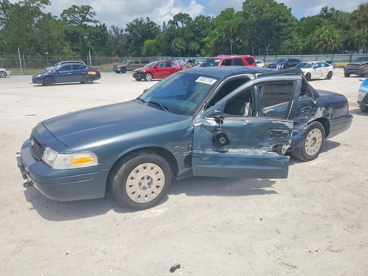 2005 Ford Police Interceptor, VIN 2FAHP71W05X106487 — Side