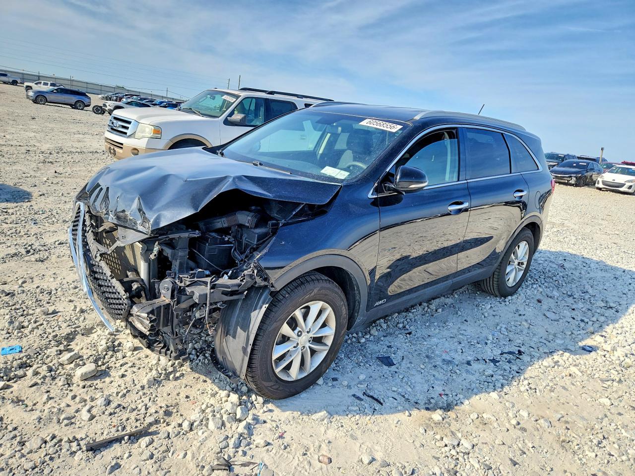 2017 Kia Sorento LX, VIN 5XYPGDA38HG314124 — Front end