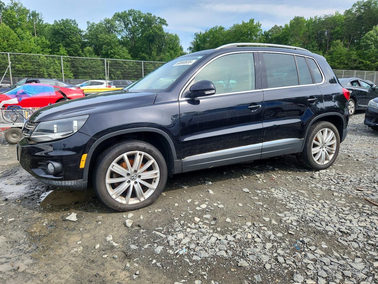 2014 Volkswagen Tiguan S, VIN WVGAV3AXXEW608871 — Front end