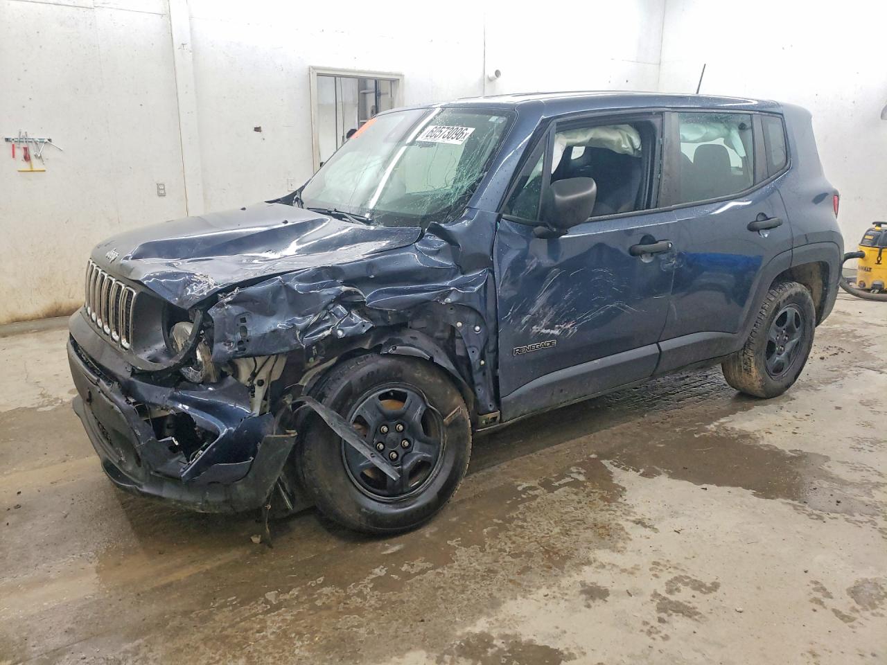 2021 Jeep Renegade Sport, VIN ZACNJDAB9MPM38815 — Перед