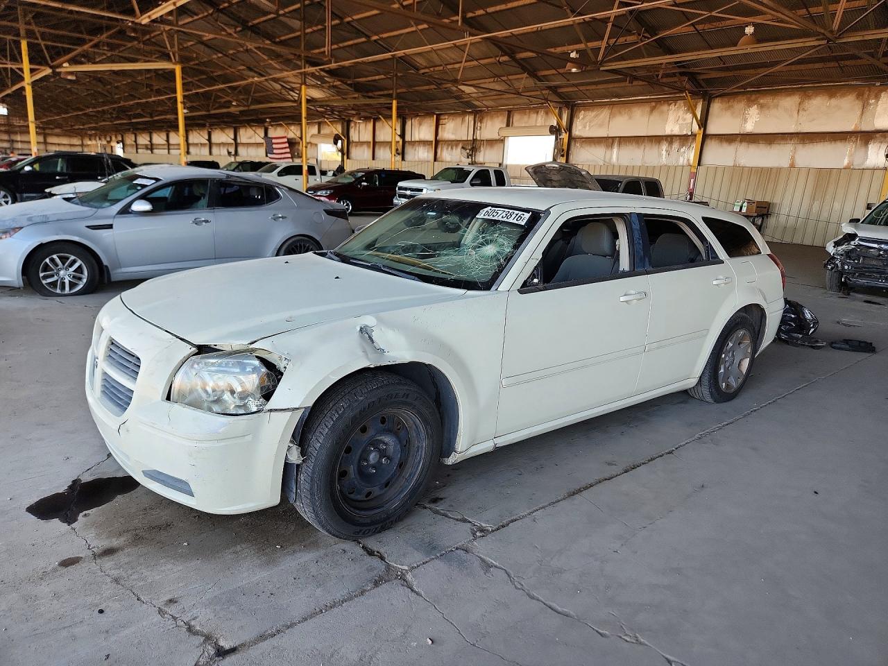 2005 Dodge Magnum SE, VIN 2D4FV48T45H598956 — Перед