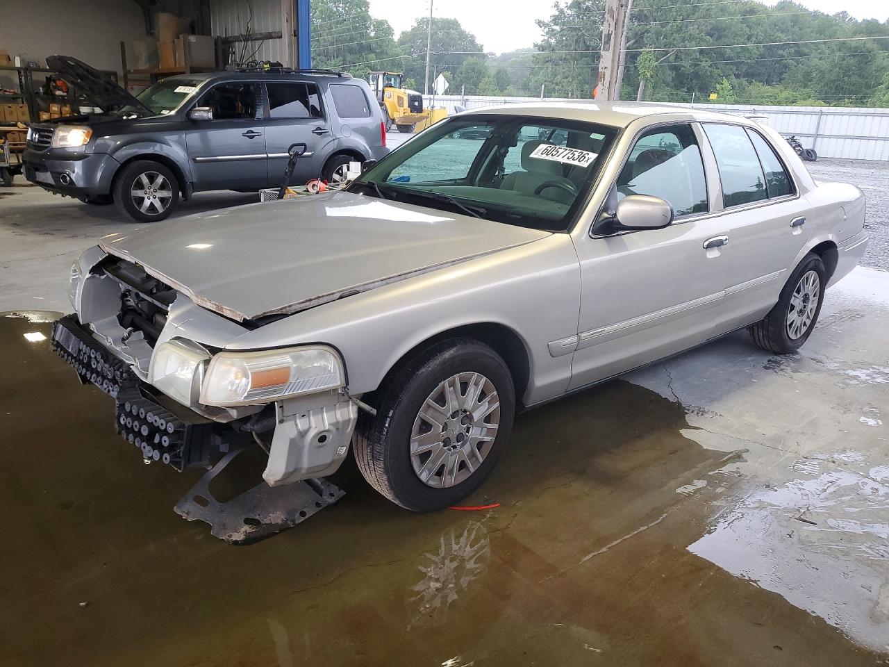 2006 Mercury Grand Marquis GS, VIN 2MEFM74V56X650044 — Front end